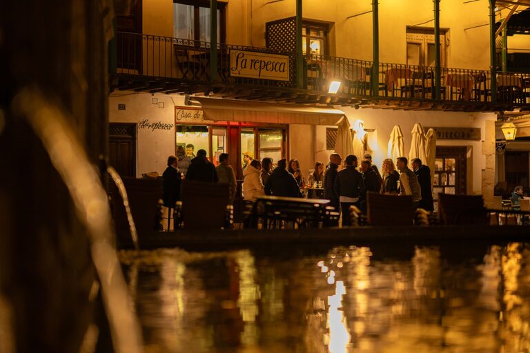 Formas creativas de mantenerse socialmente activo en comunidades para mayores